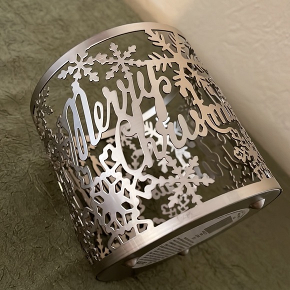 Hobby Lobby Christmas candle holder, 4.25” round - Picture 3 of 3